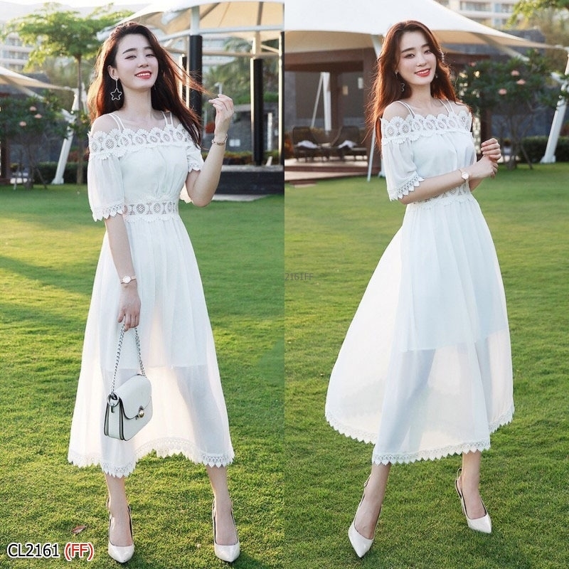 kudapy เดรสยาวสีขาว/สีเหลือง/สีชมพู สายเดี่ยว งานผ้าชีฟองมีซับใน ดีไซน์แต่งปาดไหล่ อกเอวและชายเดรสแต่งแซมด้วยผ้าลูกไม้ถักทออย่างละเอียด