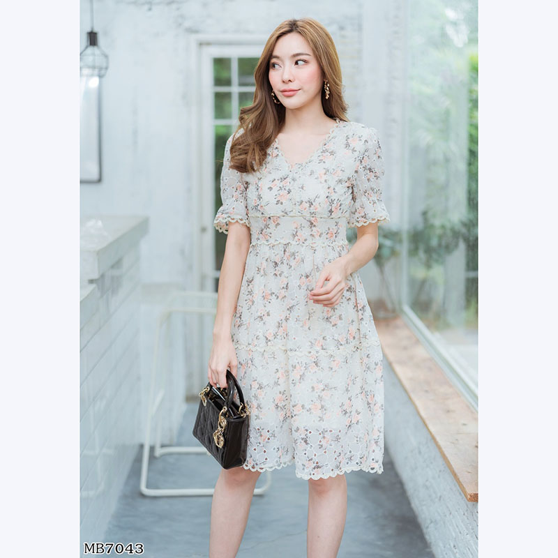 kudapy เดรสสั้นสีชมพู,สีฟ้า,สีครีม .ชีฟองลายดอกไม้ผ้าใส่สบายสวยดูดีน่ารักมากๆ