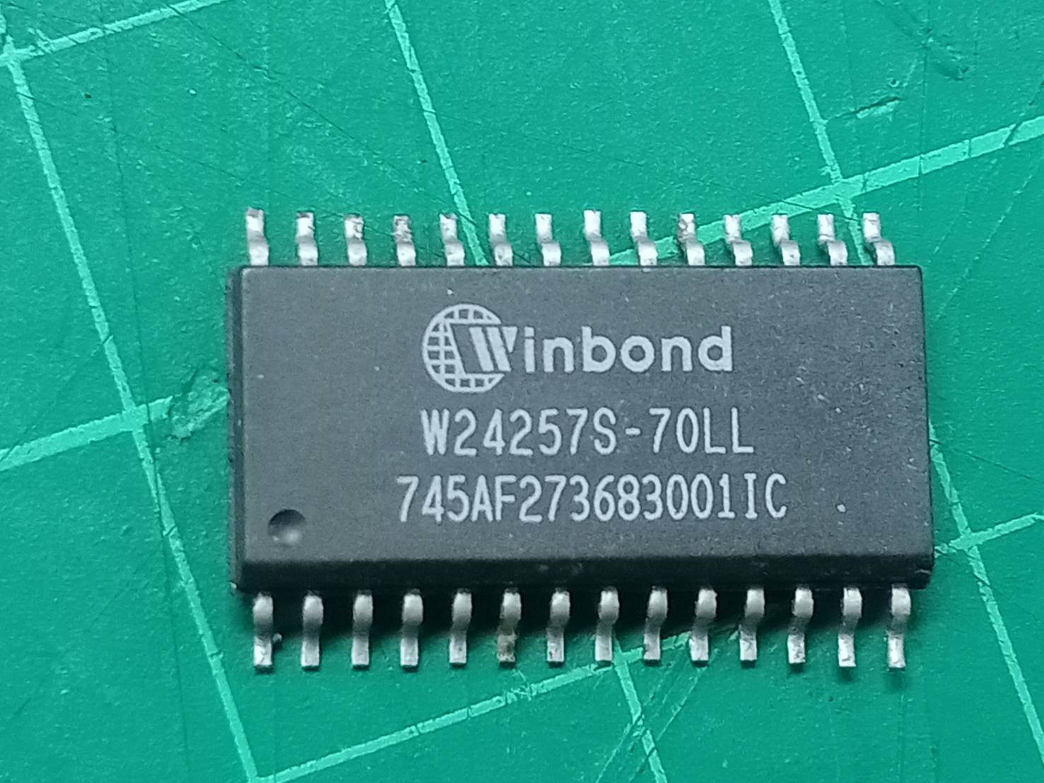 INBOND W24257S-70LL 32K X 8 CMOS STATIC RAM IC