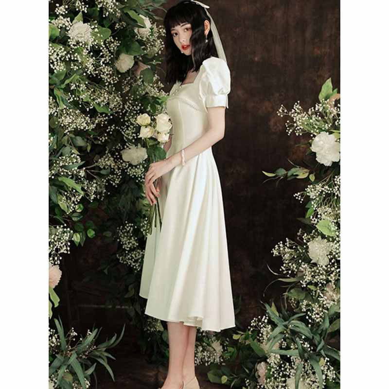 kudapy เดรสสั้นสีขาว เดรสสั้นกระโปรงทรงบาน ช่วงอกแต่งลูกปัก แขนตุ๊กตา สไตล์มินิมอล สวยหวาน เรียบหรูดูดี