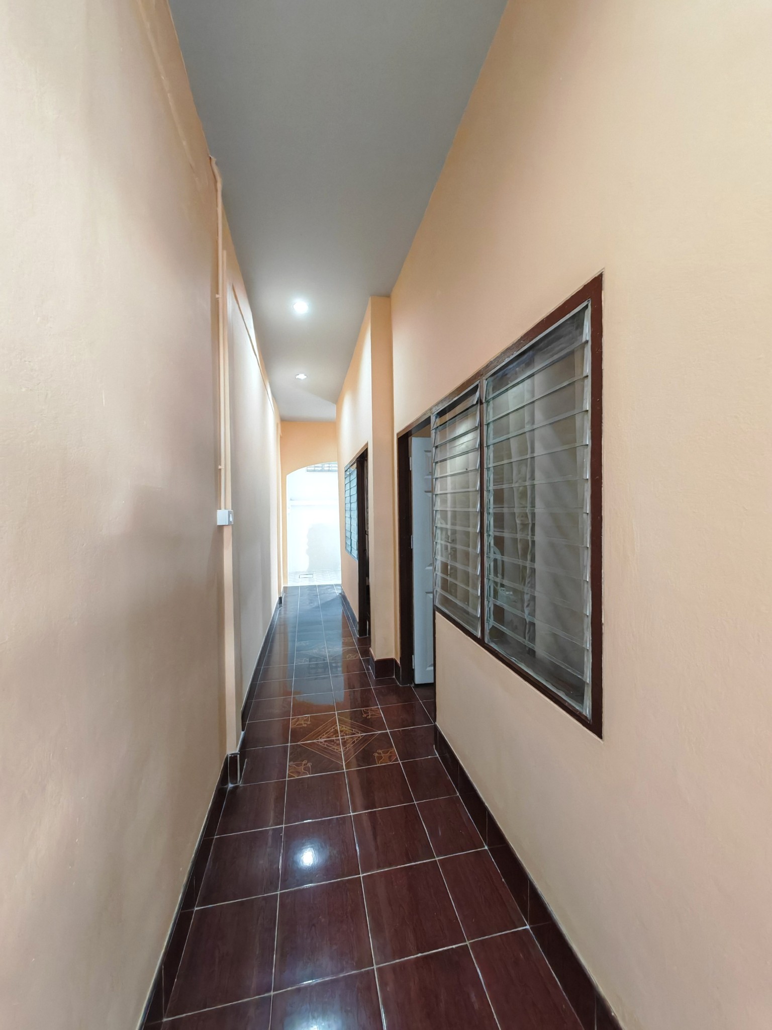 บ้านแสงตะวัน คลอง 11 ธัญบุรี ปทุมธานี ตกแต่งใหม่ 2 ชั้น ฟรีเฟอร์นิเจอร์ กู้ธนาคารหรือผ่อนบริษัทได้2 Storey Town House Thayaburi Pathum Thani 0909897810