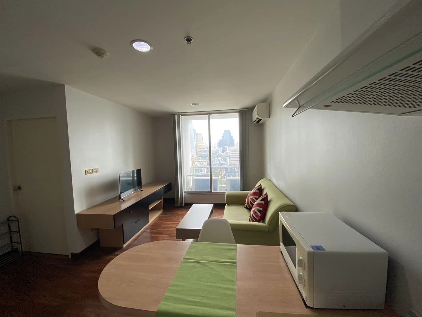 ปล่อยเช่าคอนโด Baan Pathumwan (บ้านปทุมวัน) - 1ห้องนอน 1ห้องน้ำ 1ห้องนั่งเล่น - ใกล้ พญาไท - ขนาดห้อง 45 ตรม. ชั้น 15