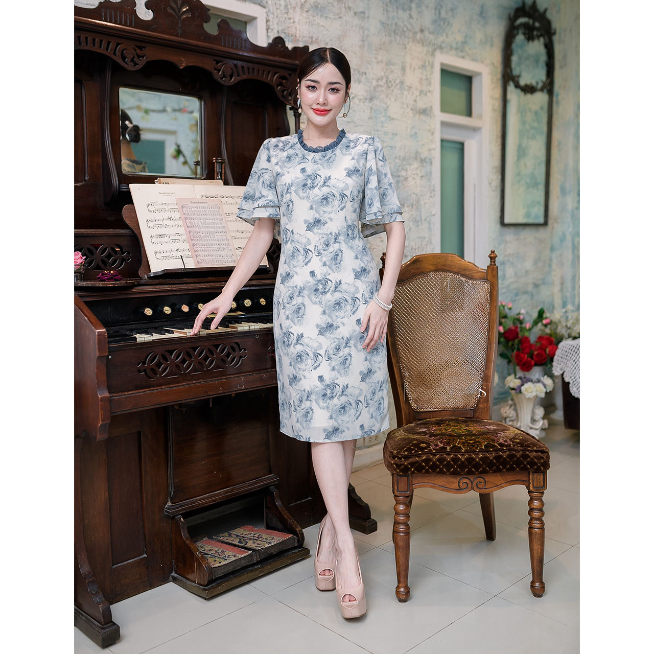 kudapy เดรสสั้นสีฟ้า/สีครีม/สีฟ้าคราม ผ้าพิมพ์ลาย เนื้อผ้าเย็นลื่นสบาย งานดีไซน์แขนระบายสองชั้น พิมพ์ลายกุหลาบไล่สีสวย