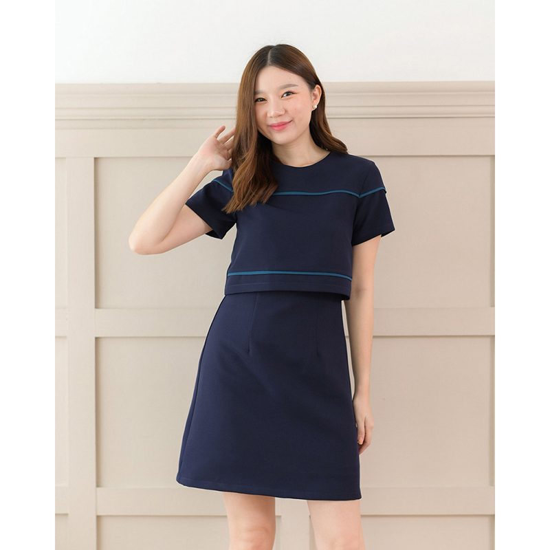 kudapy เดรสสั้นสีมัทฉะ/สีเบจ/สีกรม ทรงเอ ดีไซน์น่ารัก ตัดต่อเหมือนใส่แยกชิ้น จริงๆเป็นเดรสชิ้นเดียว ตัวเสื้อเพิ่มกิมมิคเส้นกุ๊นตัดต่อไปถึงช่วงแขน