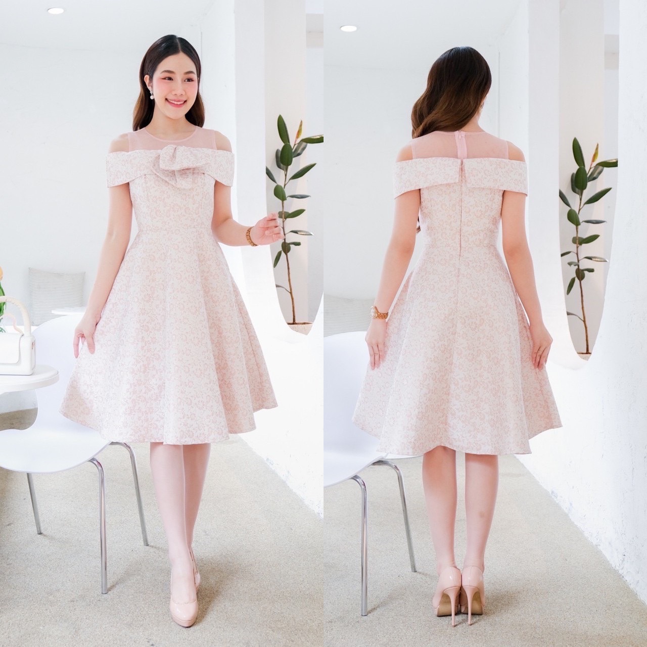 kudapy เดรสผ้าไหมทอลาย สีฟ้าอ่อน ,สีชมพู ,สีเหลืองทอง เกาะอกเปิดไหล่ ปิดต้นแขน ซิบหลัง ผ้าไหมทอลาย