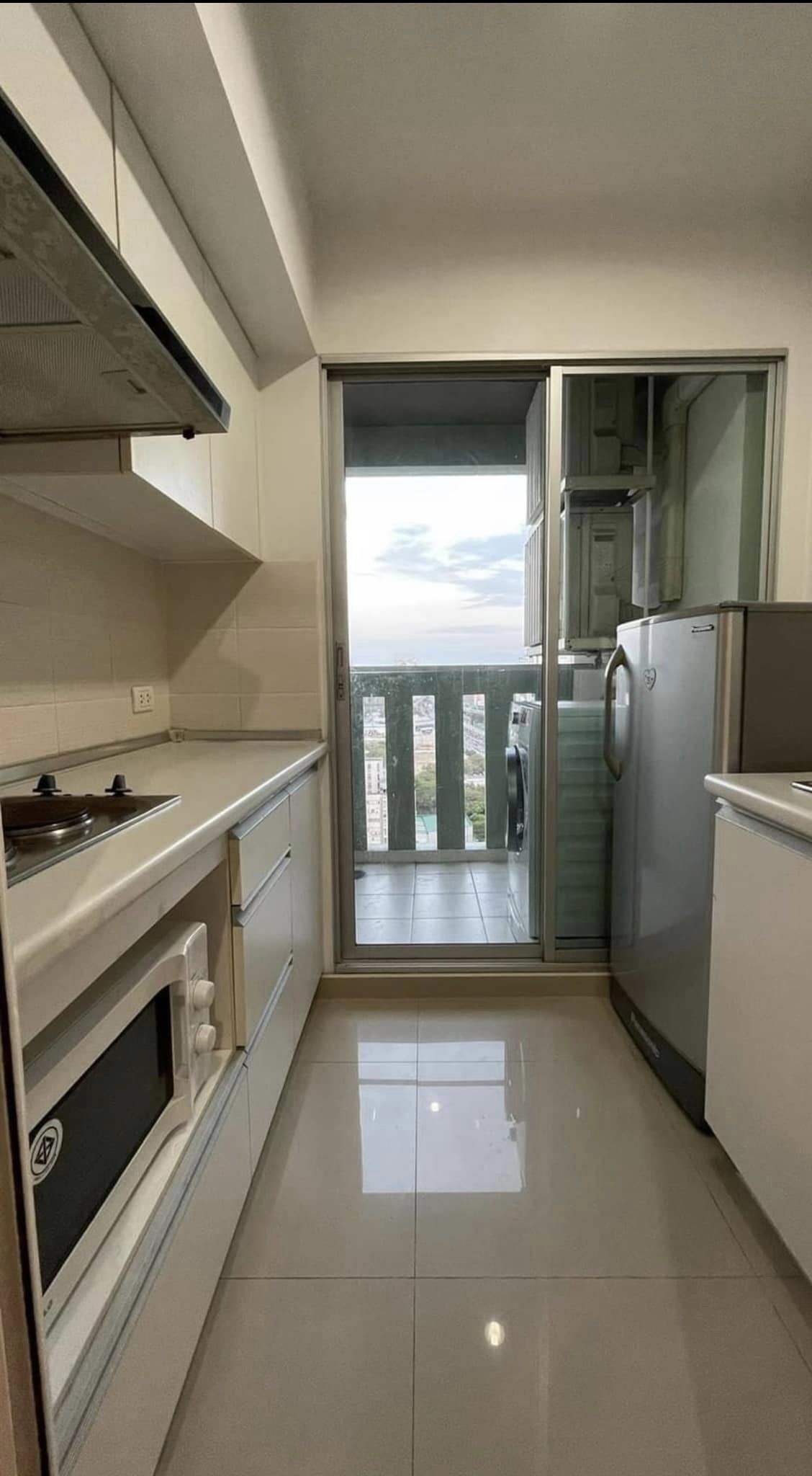 ปล่อยเช่าคอนโด Lumpini Place Rama 9-Ratchada (ลุมพินี เพลส พระราม 9-รัชดา) - 1ห้องนอน 1ห้องน้ำ 1ห้องนั่งเล่น 1ห้องครัว - ใกล้ MRT พระราม 9 - ขนาดห้อง 35 ตรม. ชั้น 23 ตึก A