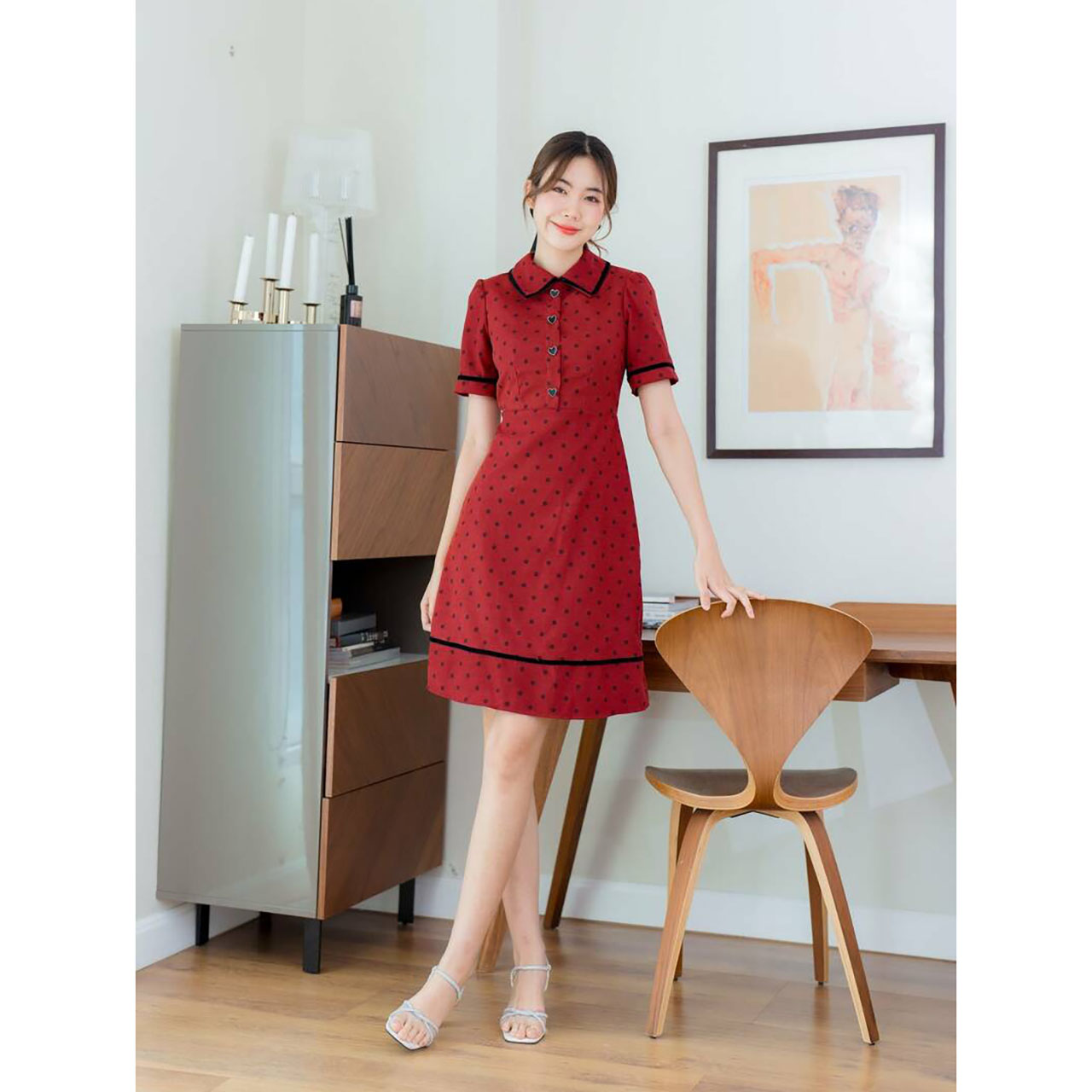 kudapy เดรสสั้นสีเทา/สีแดง/สีน้ำตาล ทรงบานผ้าลูกฟูกตัดขอบดำ