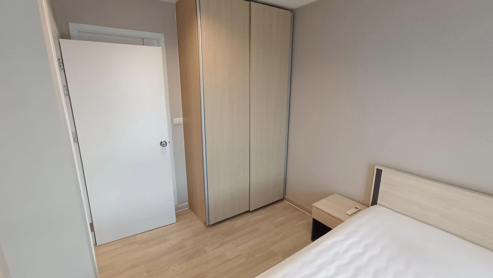 ปล่อยเช่าคอนโด Plum Condo Chokchai 4 (พลัม คอนโด โชคชัย 4) - เฟอร์เครื่องใช้ไฟฟ้าครบครั้น - การเดินทาง: รถไฟฟ้าสายสีเหลือง MRT โชคชัย4