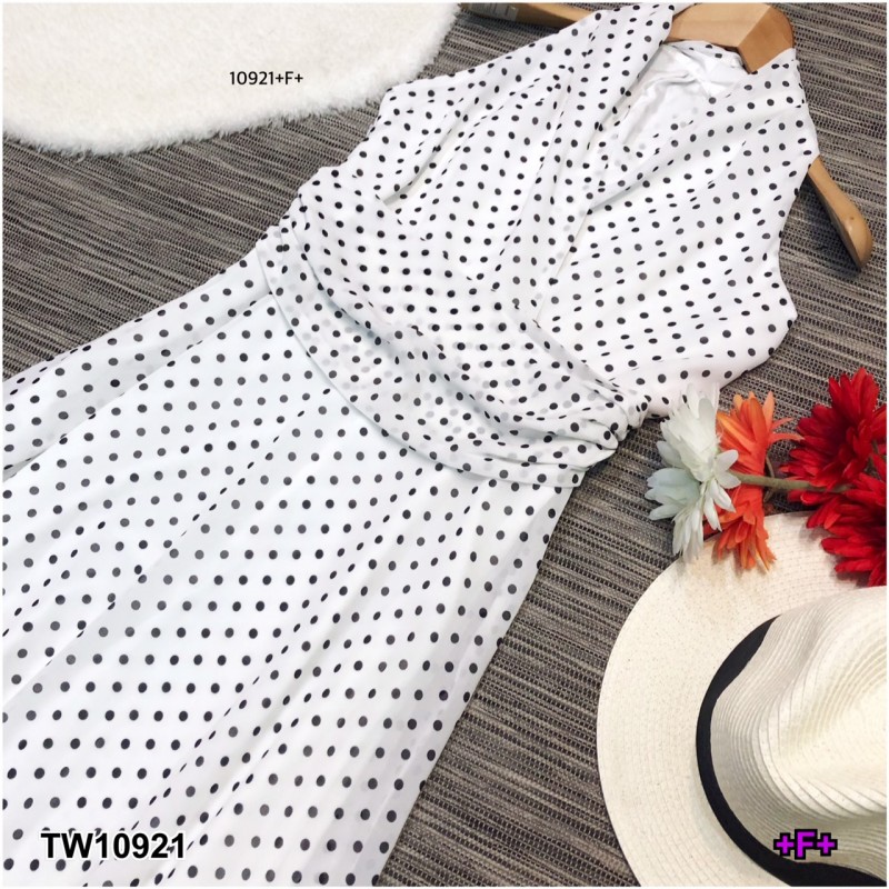 kudapy Maxi Dress แม็กซี่เดรสชีฟองลายจุดแขนกุดสีขาว/สีดำ คอวีไขว้ มีซับ กระโปรงทิ้งระบาย มีซิปข้าง