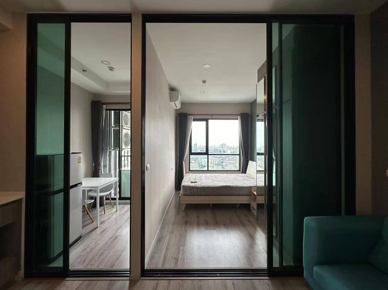 ปล่อยเช่าคอนโด Knightsbridge Collage Ramkhamhaeng : ไนท์บริดจ์คอลลาจ - รามคำแหง - โซนพื้นที่ รามคำแหง - 1ห้องนอน 1ห้องน้ำ 1ห้องนั่งเล่น 1ห้องครัว - ขนาดห้อง 31 ตรม. ชั้น 20