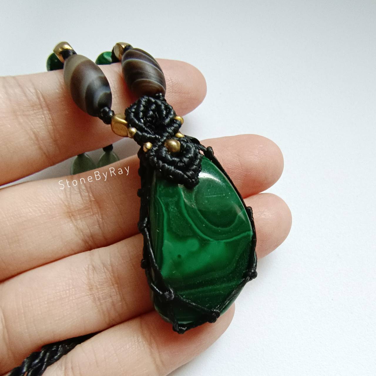 สร้อยคอเชือกถักจี้หินมาลาไคต์ Malachite