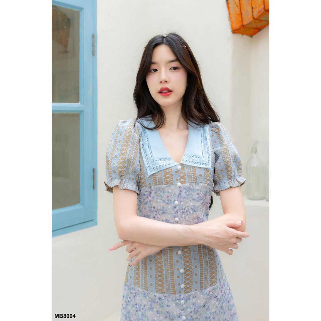 kudapy เดรสยาวสีขาว/สีฟ้า คอปกผ้าลายปักกระโปรงยาว ใส่สบายสวยดูดี