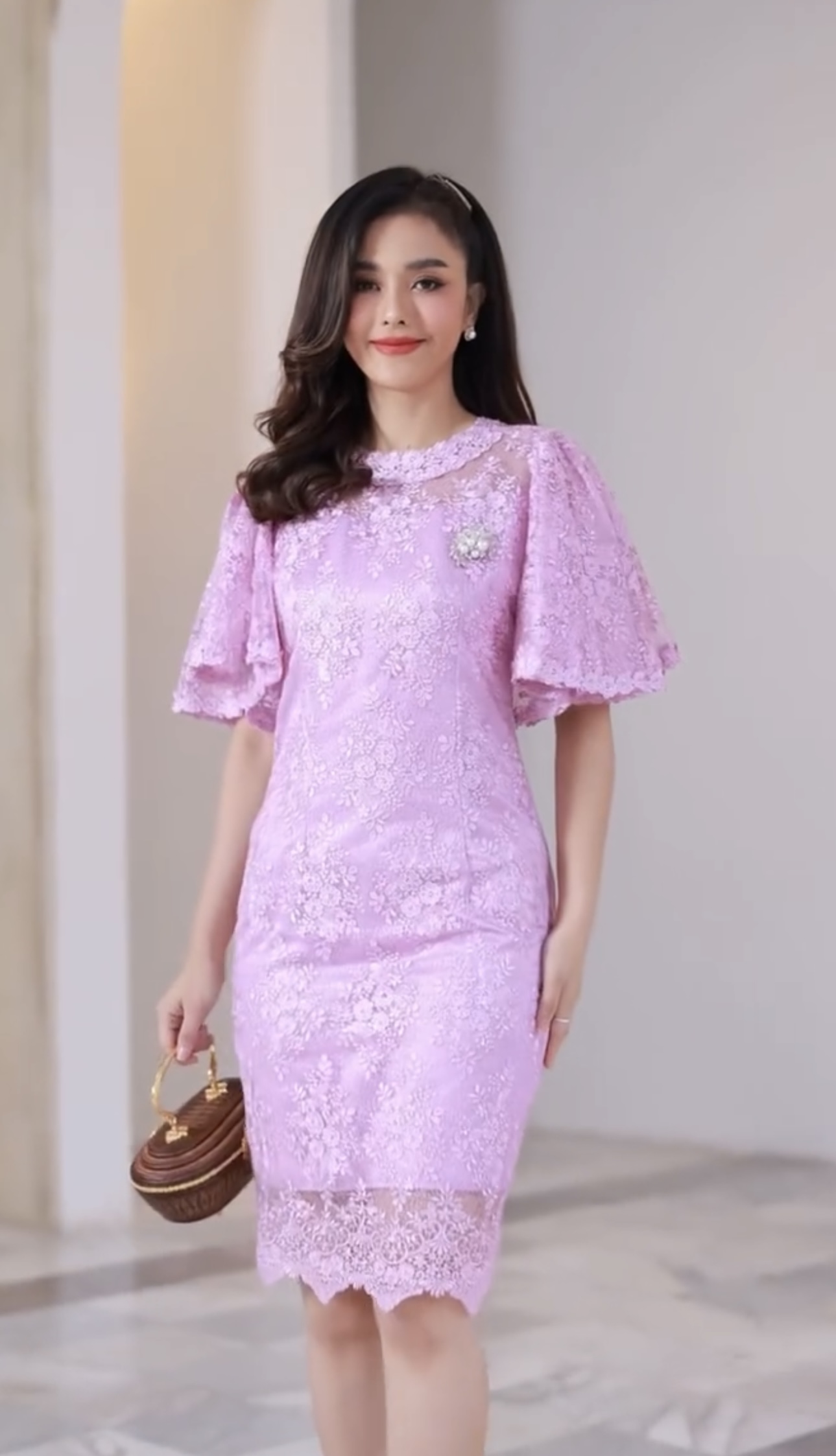 kudapy เดรสสั้นผ้าลูกไม้เกรดดีใส่ไปงานสีชมพูกะปิ แขนสั้น ทรงเอ มีซับในทั้งตัว ซิบซ่อนหลังค่ะ