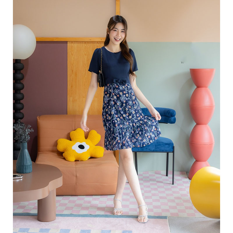 kudapy เดรสสั้นสีชมพู/สีกรม/สีเขียว ลายดอกแต่งเสื้อสีพื้นโบว์ 1 ชิ้น