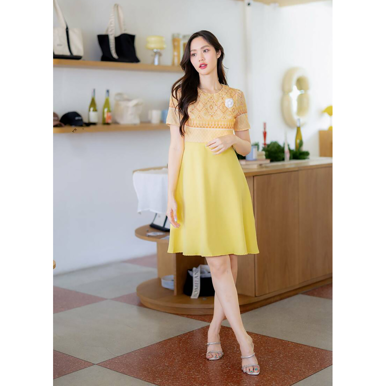 kudapy เดรสสั้นสีกรม/สีชมพู/สีเหลืออง ลายไทยกระโปรงทรงบาน