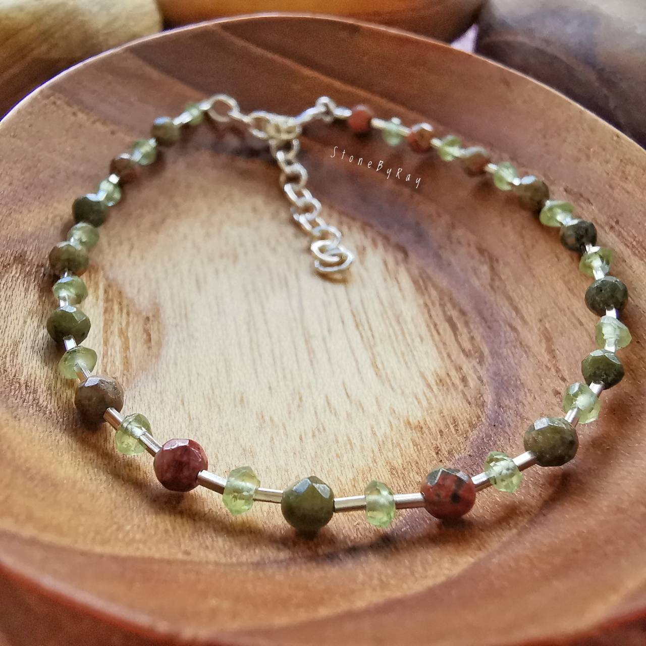 สร้อยข้อมือเงินหินยูนาไคต์กับเพอริดอท Unakite+Peridot