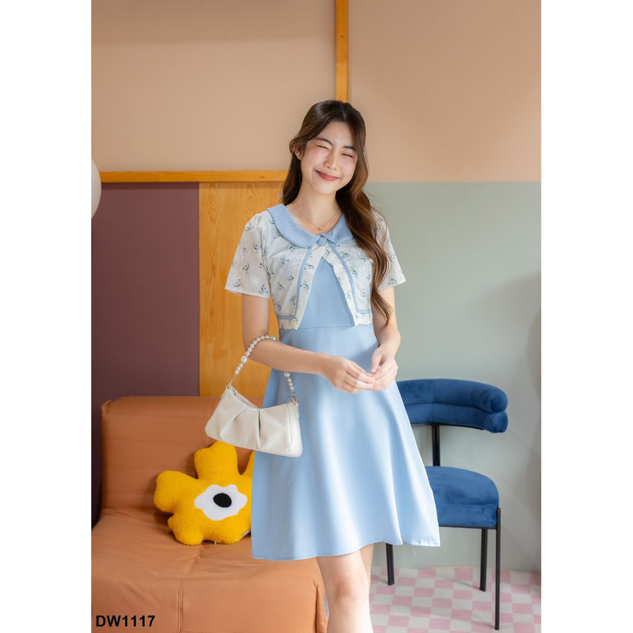 kudapy เดรสสีพื้นทรงบานแต่งเสื้อลายดอกคอบัว