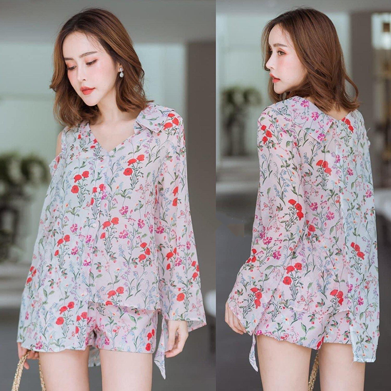 kudapy เซท 2 ชิ้น เสื้อเชิ๊ตทรงปล่อยพิมพ์ลายดอกไม้สีทูโทนขาว/ชมพู กับกางเกงขาสั้นพิมพ์ลาย