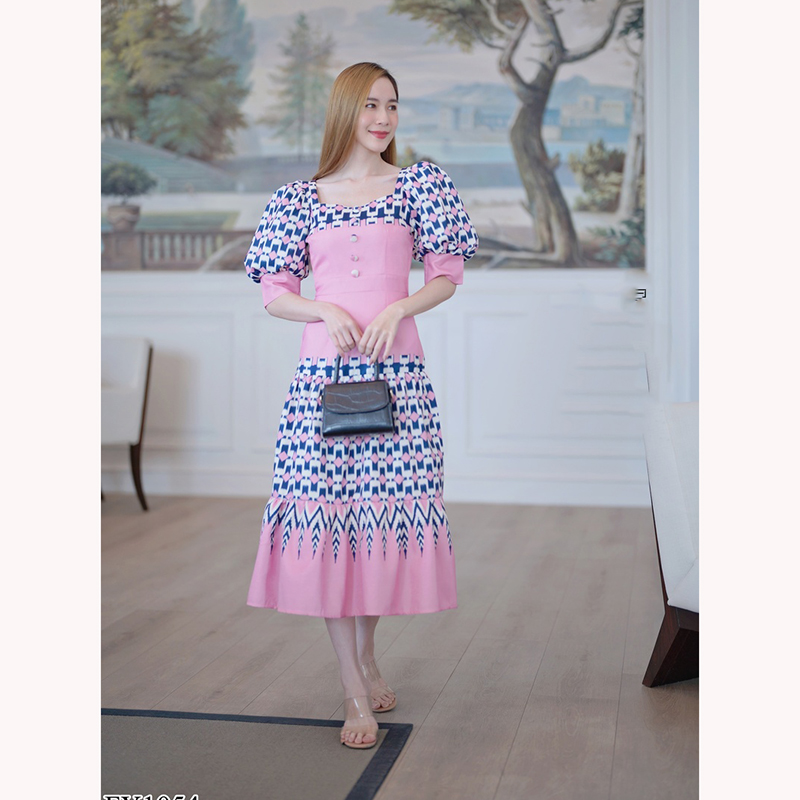 kudapy เดรสยาวสีกรม/สีชมพู คอเหลี่ยมกระดุมหน้าชายระบายลายไทย