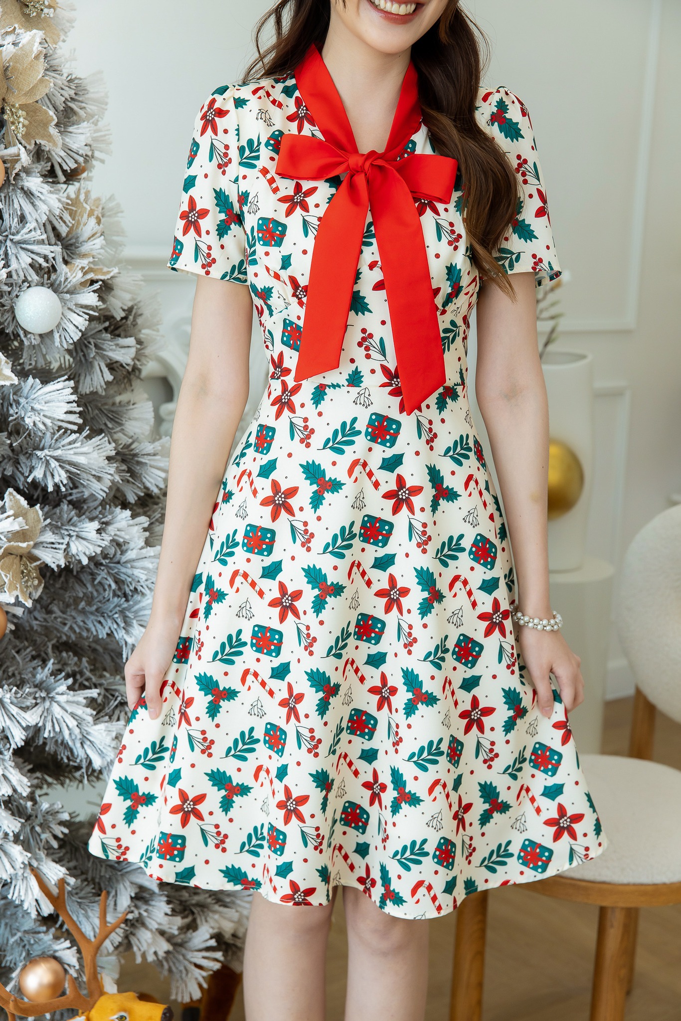 kudapy เดรสพิมพ์ลายคริสต์มาส สวยแบบลิมิเต็ด ดีเทลคอโบว์สีแดง เย็บเข้าทรงช่วงเอว ทรงสวย