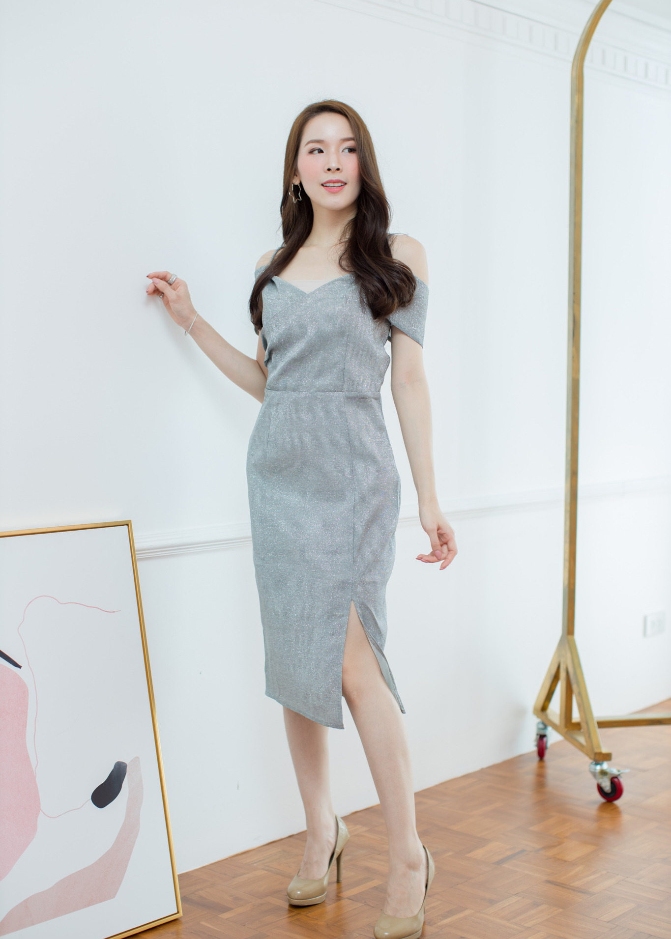 เดรสสั้นใส่ออกงานสีเงินประกายเทา ผ้ากริสเตอร์วิ้งๆ