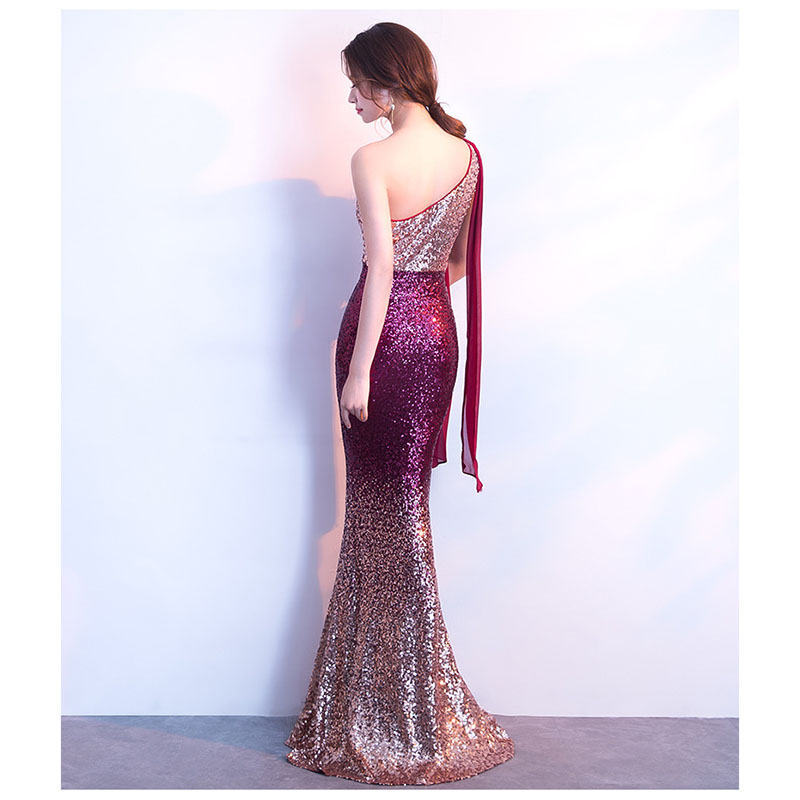 kudapy ยาวสีชมพูอมแดง/สีน้ำเงินกรมท่า ไหล่เฉียงแต่งระบาย ปักเลื่อมทั้งชุด กระโปรงทรงหางปลา เรียบหรูดูแพง สวยดูดี แบบสวยทันสมัย ใส่ออกงาน งานราตรี ไปงานแต่ง