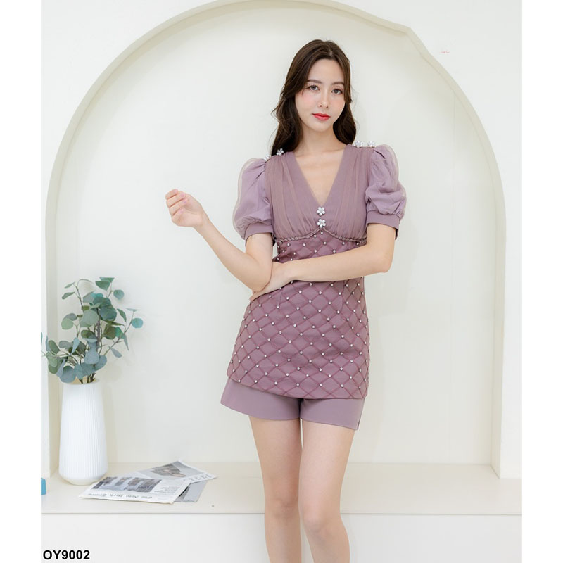 kudapy ชุดเซตเสื้อ กางเกงสีม่วง แต่งกระดุม คอวี ทรงเข้ารูป ใส่ออกงานเก๋ๆ