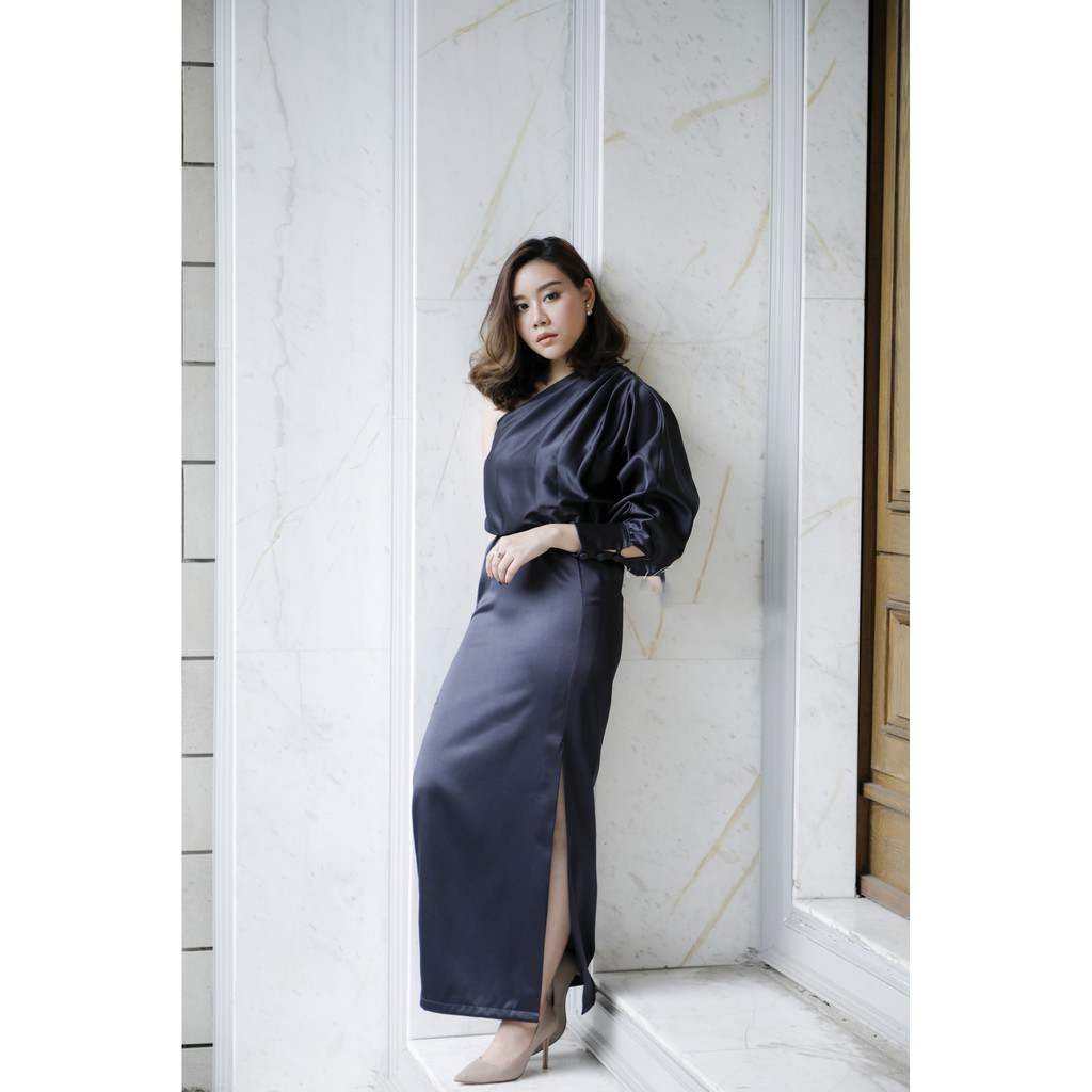 kudapy ชุดราตรียาวไปงานแต่ง เดรสยาวไหล่เดี่ยวเฉียงข้างสีดำกรมท่า ชมพูโรสโกลด์ แดงไวน์