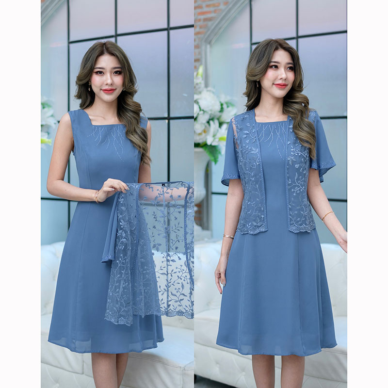 kudapy เดรสสั้นสีชมพู/สีฟ้าคราม 2 ชิ้น ด้านในเป็นเดรสแขนกุด ตกแต่งเพชรช่วงคอเพิ่มความหรูหรา ด้านนอกเป็นผ้าลูกไม้เงาแต่งแขนชิฟฟ่อน