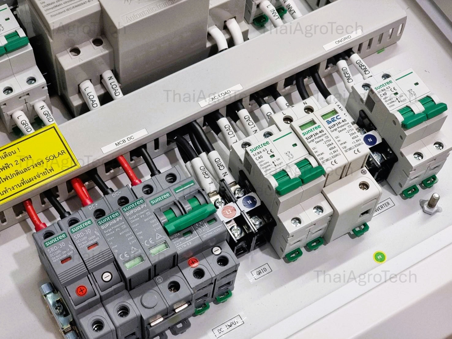 ตู้คอมบายเนอร์แบบออนออฟกริดไฮบริด 1 สตริงตู้หน้ากระจก AC-DC On/Off-grid Hybrid Combiner Box 1 string พร้อม สวิตซ์สลับแหล่งจ่ายไฟ อัตโนมัติ ระบบไฟฟ้าสำรอง ATS Automatic Dual Power Transfer Switch 2P 63A