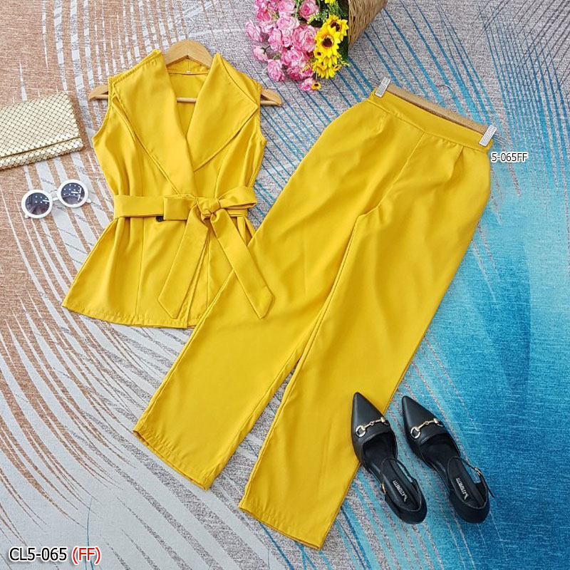 kudapy เสื้อ+กางเกงขายาว เสื้อคอปกสูทสีเทา สีเหลือง ผ่าติดกระดุม 2 เม็ด แกะออกได้ + กางเกงขายาว เอวสม็อคหลัง ตีเกล็ดด้านหน้าทรงสวย