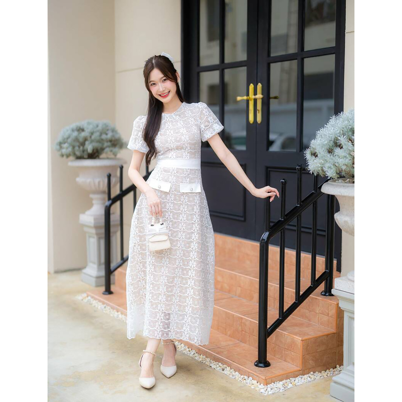 kudapy เดรสยาวสีขาว แขนตุ๊กตาเนื้อผ้าลูกไม้