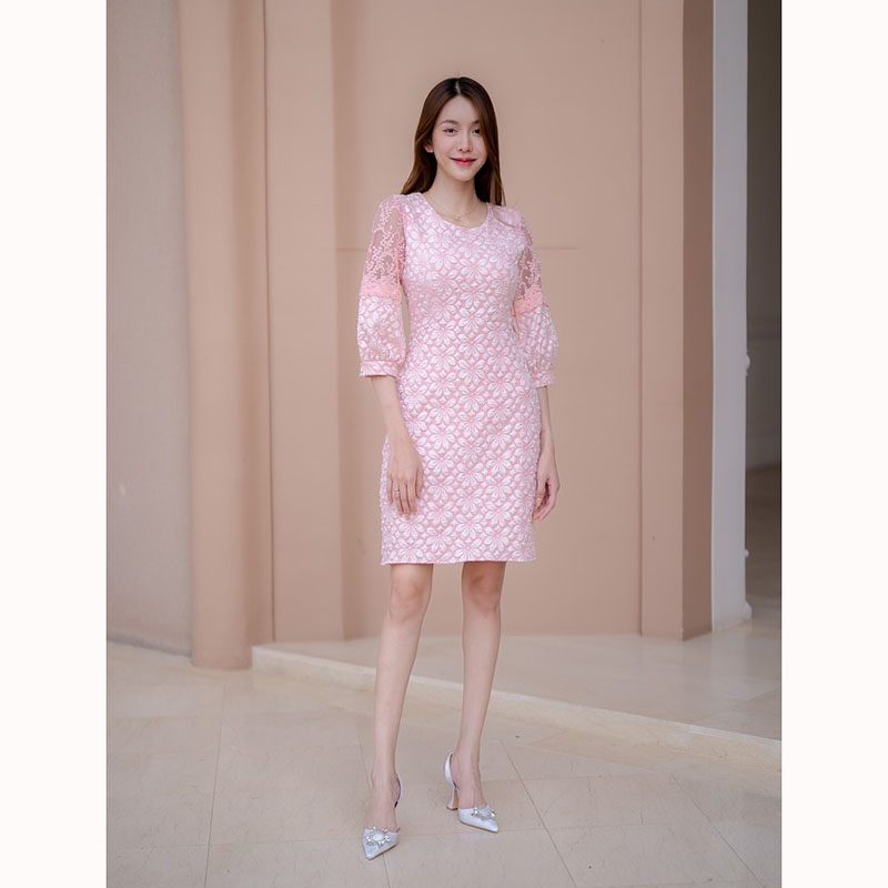 kudapy เดรสสั้นสีชมพู/สีขาว/สีแดง ผ้าทอลายนูนดอกไม้แขนตาข่าย