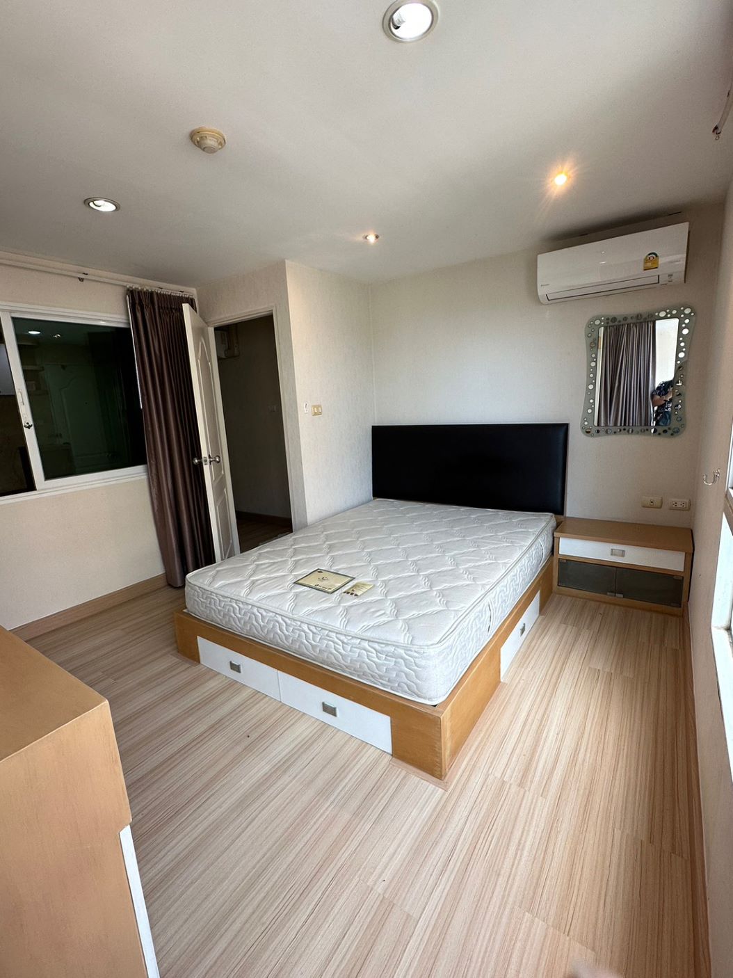 ขายห้องใกล้มหาลัยเกษตรแบบ1ห้องนอน1ห้องอเนกประสงค์สามารถทำเป็น2ห้องนอนได้สอบถามแอด Line ID : Smile-easy ที่ เปรมสิริ บูทิค พาร์ค