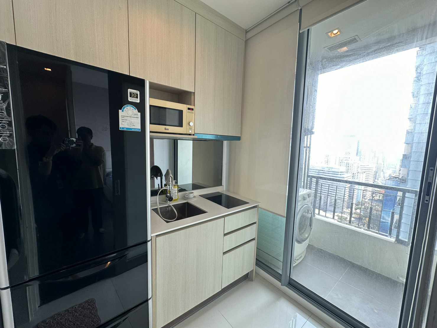 ให้เช่าคอนโด Q Asoke (คิว อโศก) - ห้องเฟอร์เครื่องใช้ไฟฟ้าครบ - การเดินทาง: ติดรถไฟฟ้า MRT เพชรบุรี - ใกล้ มหาวิทยาลัยศรีนครินทรวิโรฒ สิงห์ คอมเพล็กซ์