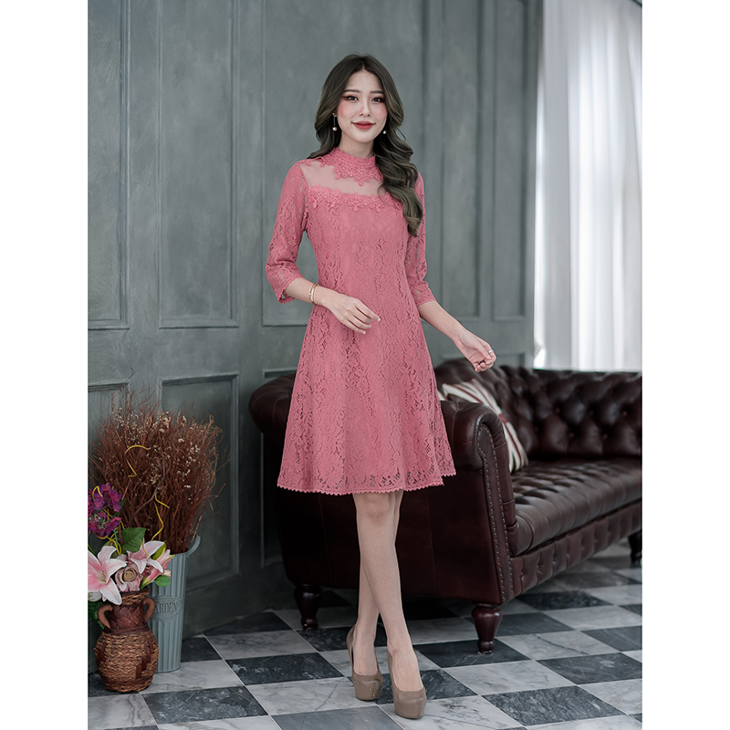 kudapy เดรสสั้นสีชมพู/สีฟ้า ลูกไม้เนื้อนิ่ม รุ่นนี้เป็นแขนศอก กระโปรงบานเล็กน้อย ช่วงอกแต่งผ้าซีทรู เก๋ที่ช่วงคอ