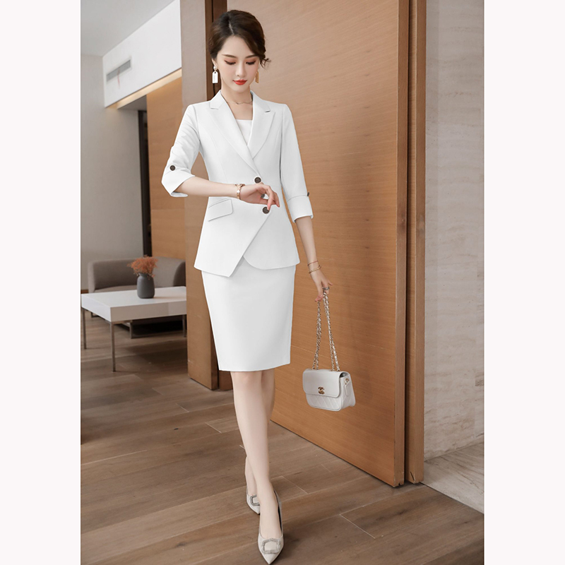 kudapy ชุดสูททำงานผู้หญิงสีดำ/สีชมพู/สีขาว กระดุมเฉียงแขนสามส่วนพร้อมกระโปรง จุดเด่นของชุดนี้คือการออกแบบให้กระชับเข้ารูปเป็นแขนสามส่วน