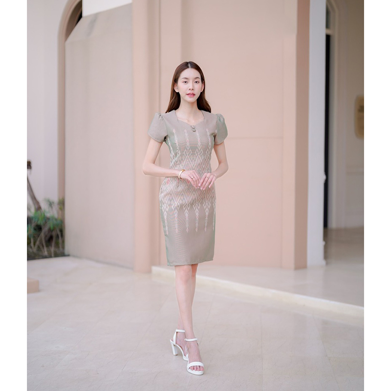 kudapy เดรสสั้นสีฟ้า/สีเขียว/สีชมพู ผ้าทอลายสวยๆ คอหัวใจ แขนกลีบบัว แต่งกระดุมปั๊มทรงสอบ สวยปังสุดๆ