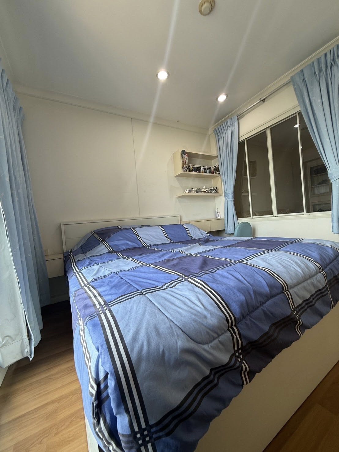 ให้เช่าคอนโด Lumpini Place Narathiwas - Chaopraya (ลุมพินี เพลส นราธิวาส - เจ้าพระยา) High Rise โซนพื้นที่ พระราม3 📍 ห้องแบบ 1ห้องนอน / 1ห้องน้ำ / โซนครัวปิด · ขนาดห้อง 41 ตรม. ชั้น 22