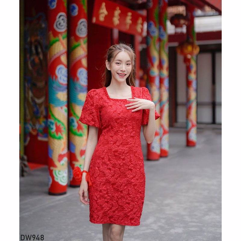 kudapy เดรสสั้นสีแดง/สีขาว/สีฟ้า ผ้าทอลายนูนคอเหลี่ยม ใส่ออกงาน ใส่ทำงาน ชุดดกี่เพา