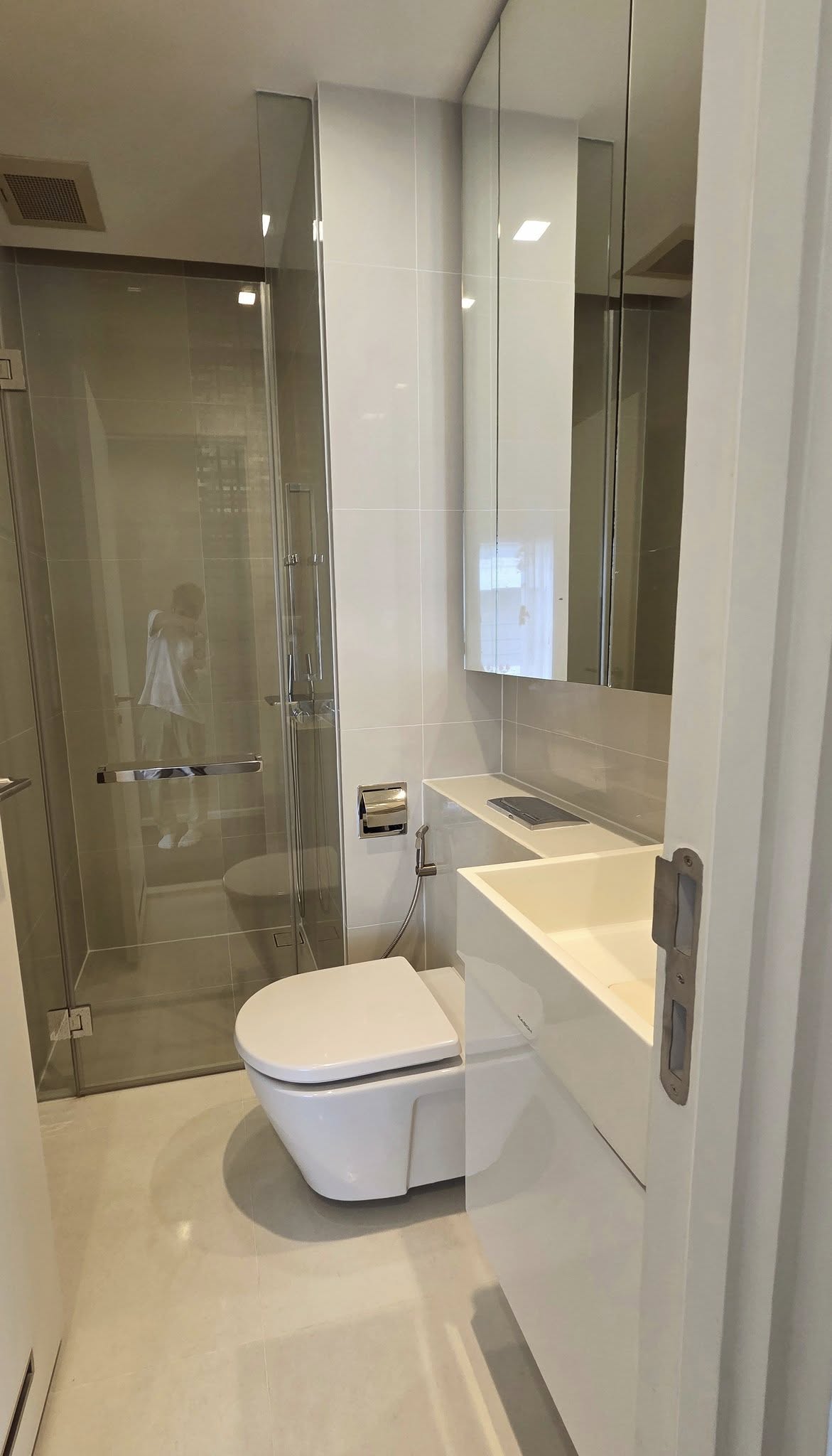 ชื่อโครงการ The Saint Residences (เดอะ เซนต์ เรสซิเดนซ์) ให้เช่า 2นอน 2น้ำ ขนาด 57 ตรม ชั้น 28 ราคา 26,500