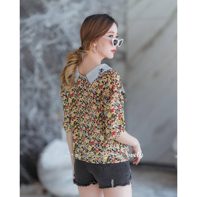 kudapy เสื้อลายดอกสีขาว/สีเหลือง แต่งคอปกปักลาย กระดุมหน้าเรียงแกะได้