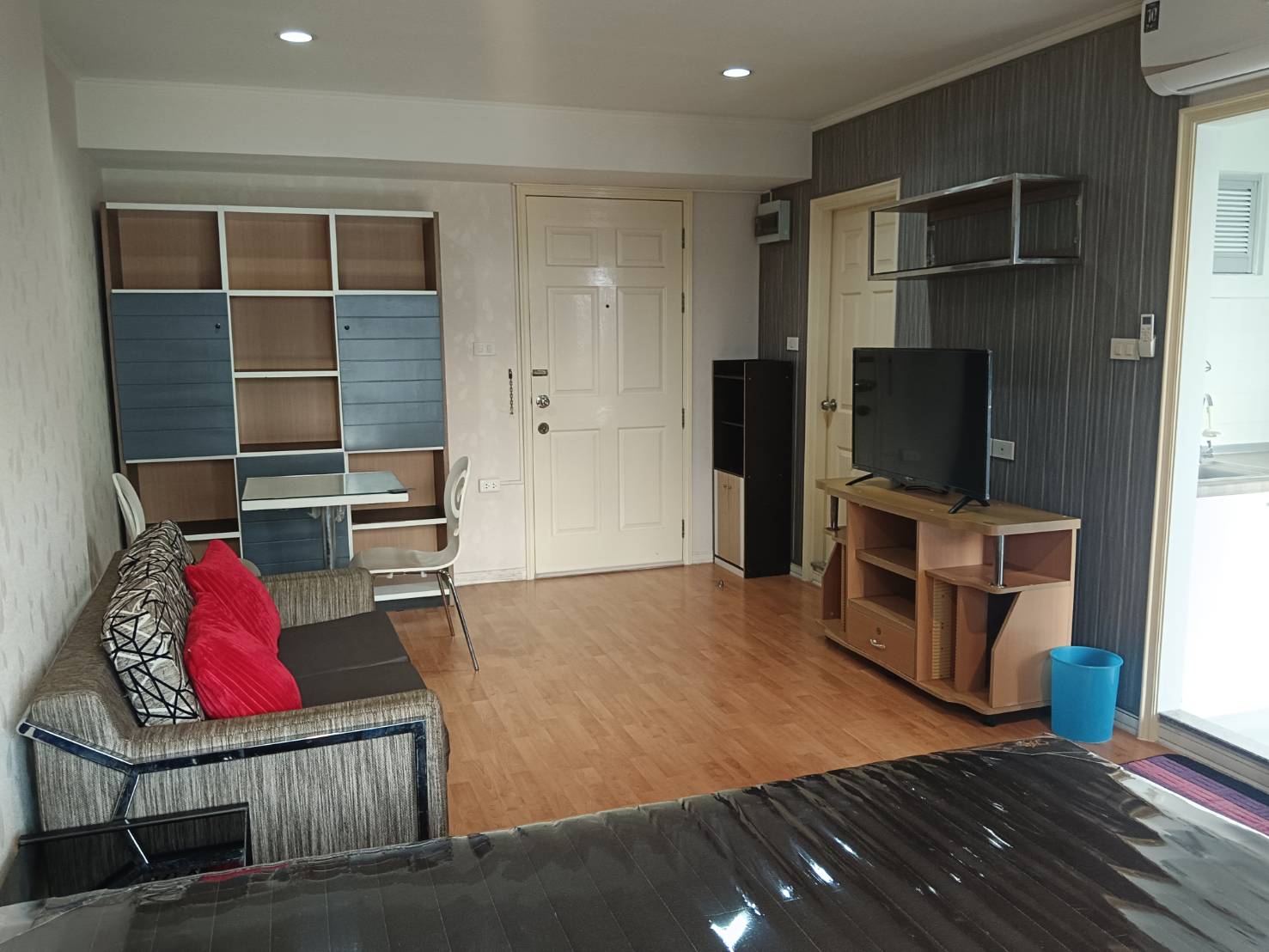 ปล่อยเช่าคอนโด Lumpini Ville Ramkhamhaeng 44 (ลุมพินี วิลล์ รามคำแหง 44) - Studio 1ห้องน้ำ 1ห้องครัว - ใกล้ MRT แยกลำสาลี - ขนาดห้อง 30 ตรม. ชั้น 8