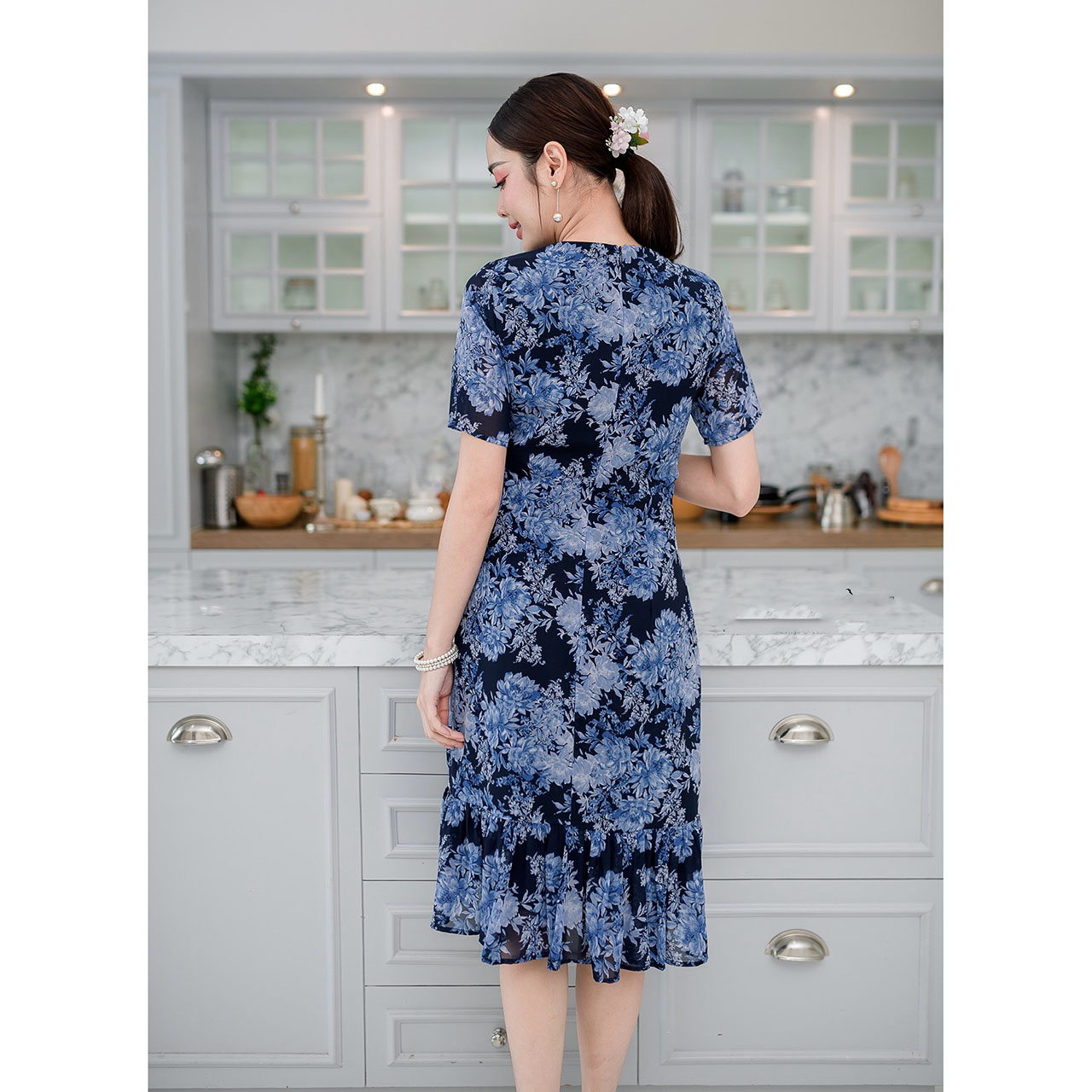 kudapy เดรสสั้นสีขาว/สีกรม ผ้าชีฟองผ้าใส่สบายพิมพ์ลายดอกไม้ ทรงแขนสัั้นชายกระโปรงระบาย