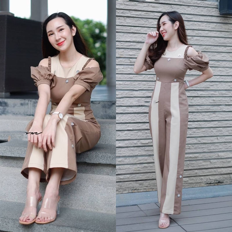 kudapy จั้มสูทขายาน้ำตาล ผ้าซาร่าดีเทลเปิดไหล่แขนพองสม็อค อกแต่งผ้าสบับสีน้ำตาลอ่อนเข้มเอวเข้ารูปสวย