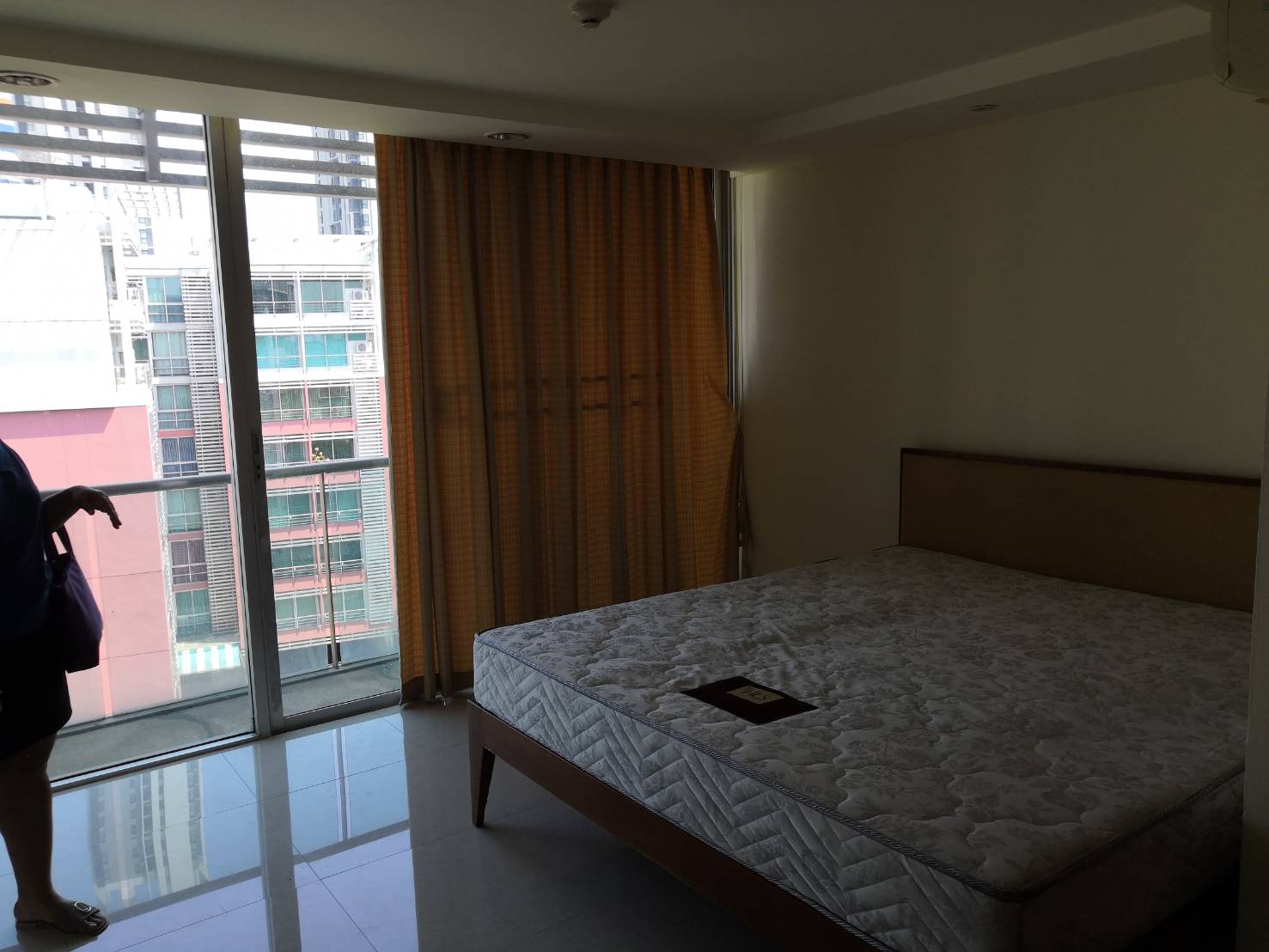 ให้เช่าและขายคอนโด3ห้องนอน เดอะ คริส รัชดา17 ตึก1