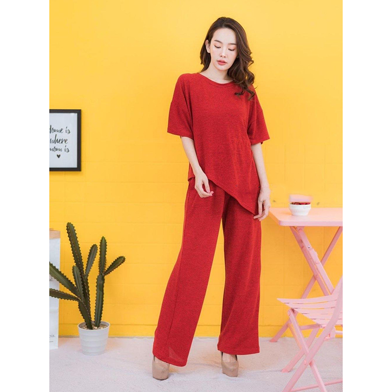 kudapy ชุดเซทเสื้อแต่งปลายเฉียงรูดข้างสีแดง กางเกงขาปล่อยกระบอกบานทรงสวย