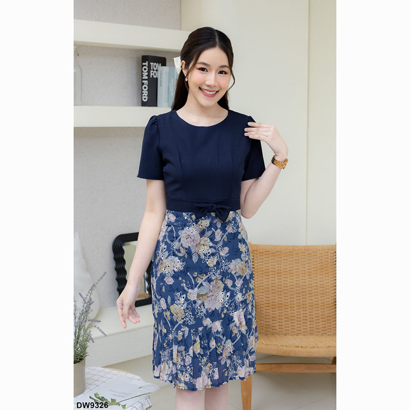 kudapy เดรสสั้นสีชมพู/สีครีม/สีกรม ทำงานช่วงล่างเป็นงานลูกไม้ฉลุ อัดพลีตสวยมากน้า ส่วนบนเป็นผ้าเรียบมินิเกิลมากก สีน่ารัก สุภาพ