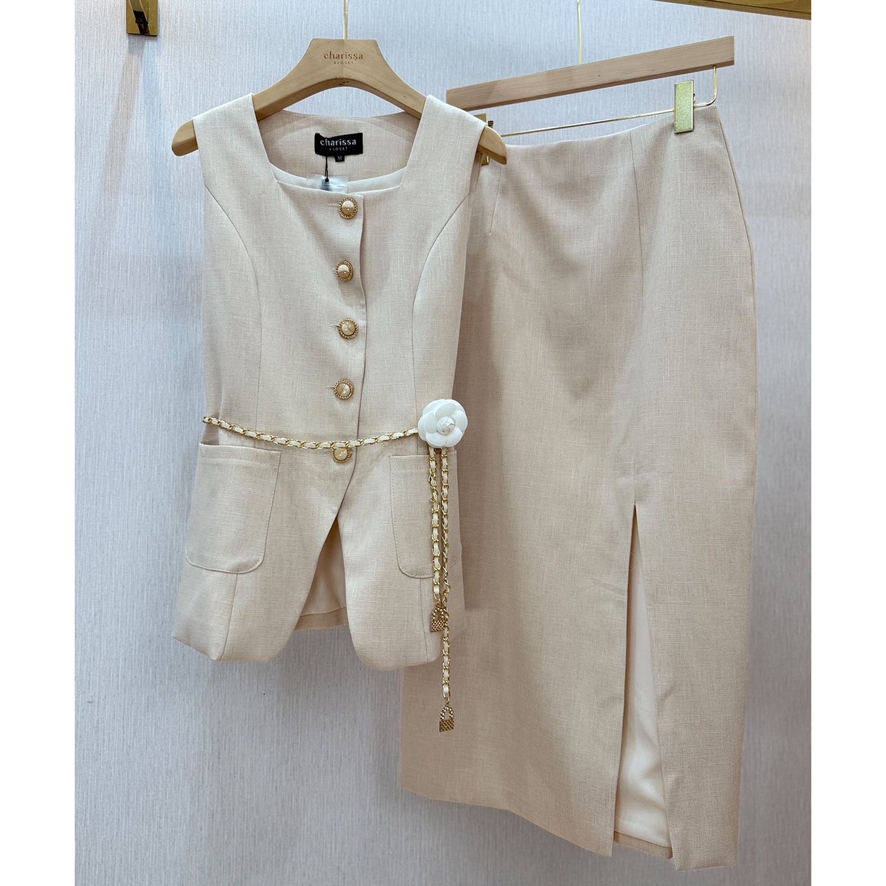 kudapy เซ็ท 4 ชิ้น เสื้อคอเหลี่ยม+ กระโปรงยาว+เข็มขัดโซ่+เข็มกลัดดอกไม้ ชุดเซ็ตกระโปรงเข้ารูป