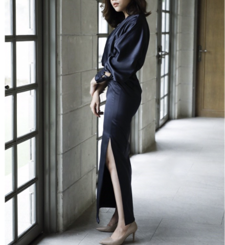 kudapy เดรสราตรียาวใส่ออกงานสีเทา,น้ำเงินกรมท่า,แดงไวน์,ชมพูทอง เดรสทรงไหล่เดี่ยว แขนยาวใส่แบบกระทุ้งแขน ผ้าซาตินหนาอย่างดี